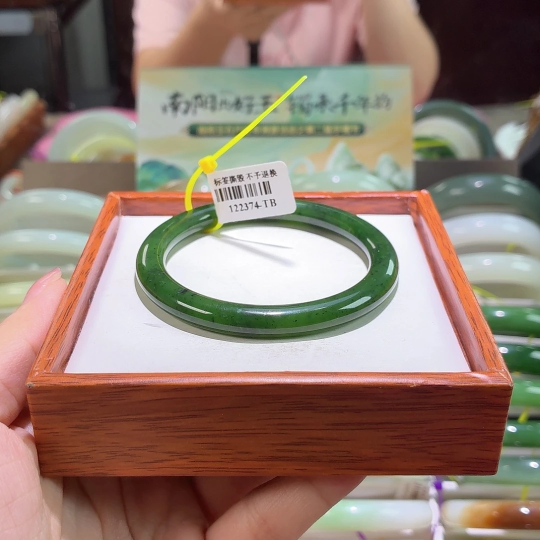 和田玉手镯未镶嵌36。 53/54