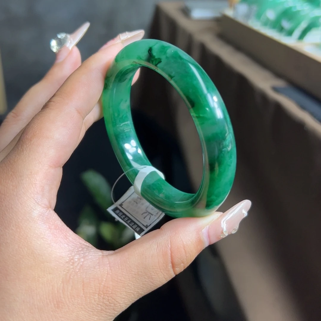 石英质玉手镯未镶嵌小*,