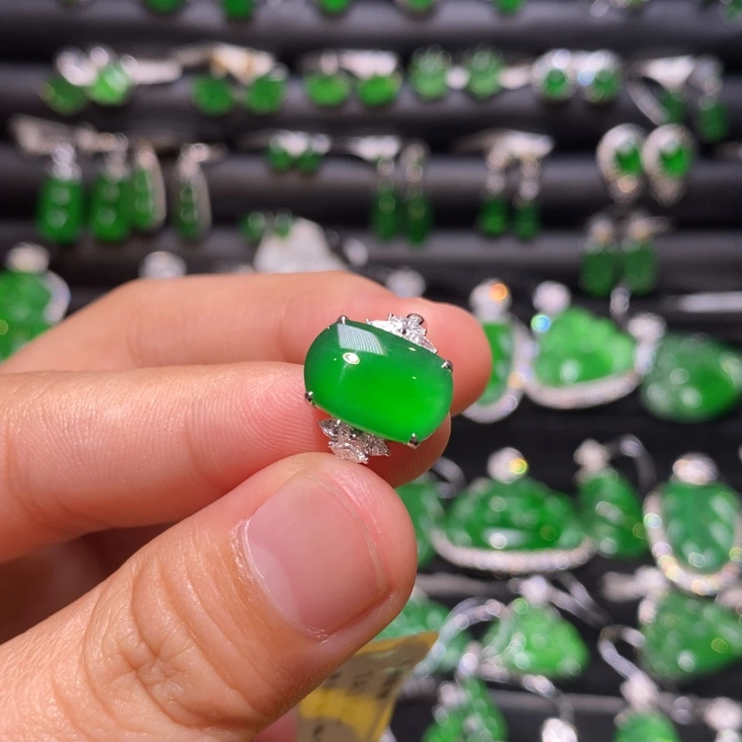 翡翠戒指18K金镶嵌天然翡翠