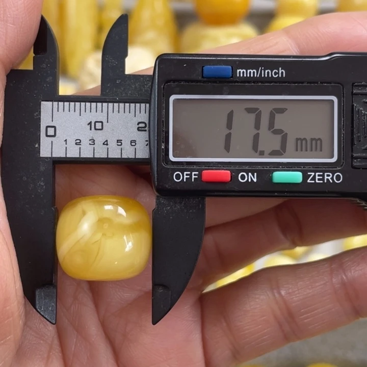 蜜蜡未镶嵌裸石60