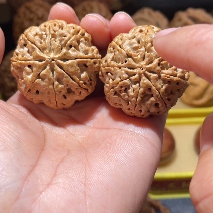 桃核把件差尺八瓣金刚菩提