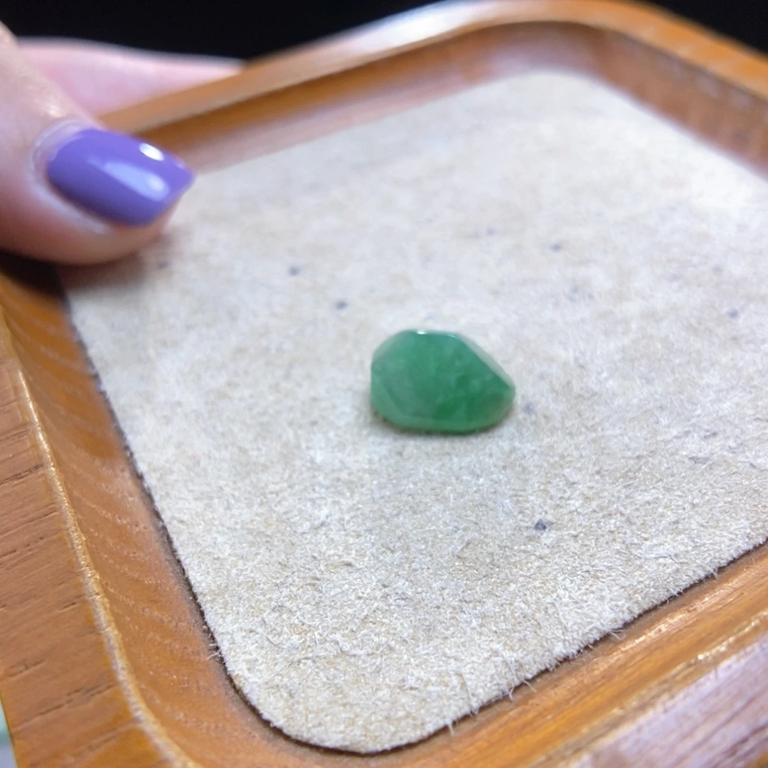 翡翠未镶嵌颈饰绿随行