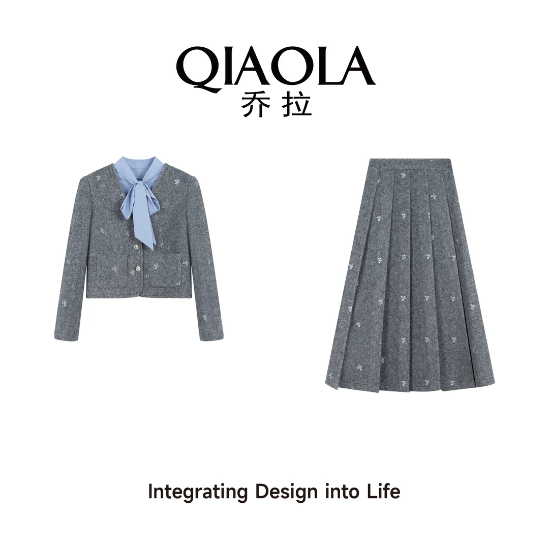 QIAOLA/乔拉【韶光年华】秋冬季毛呢蝴蝶刺绣绑带百褶时尚套装预售