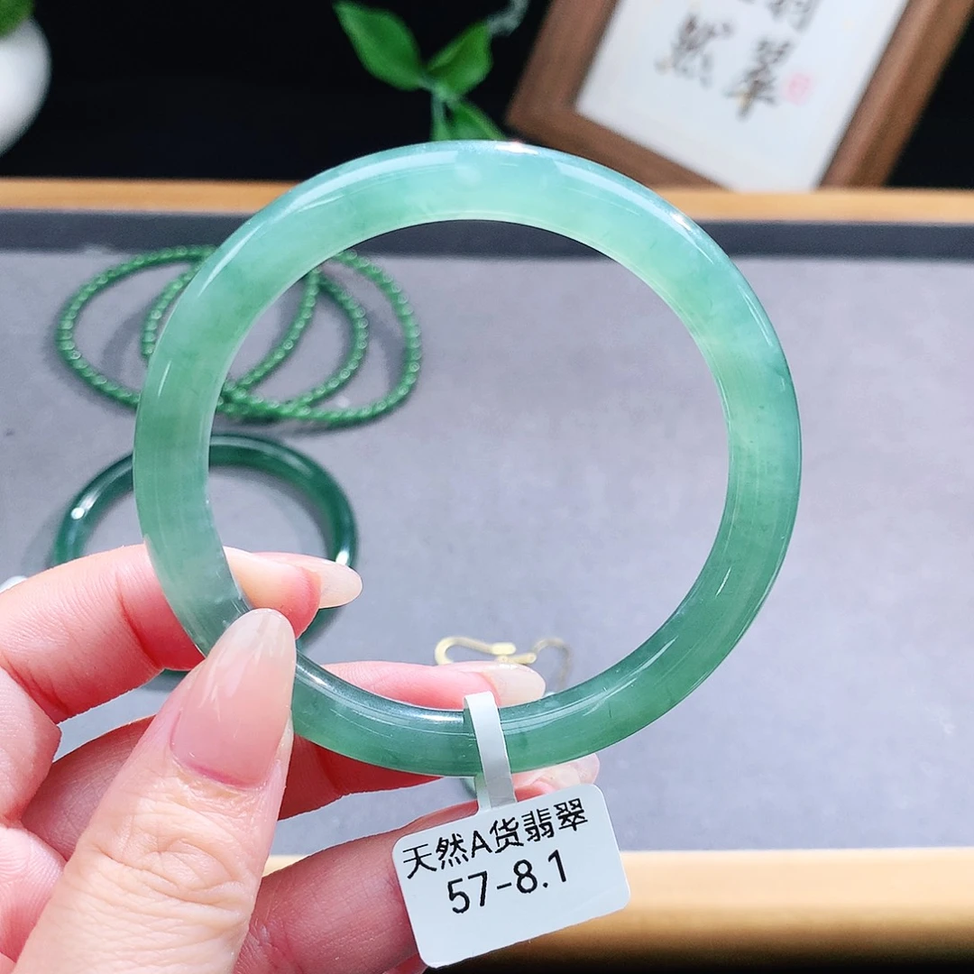 翡翠手镯（圆镯）未镶嵌