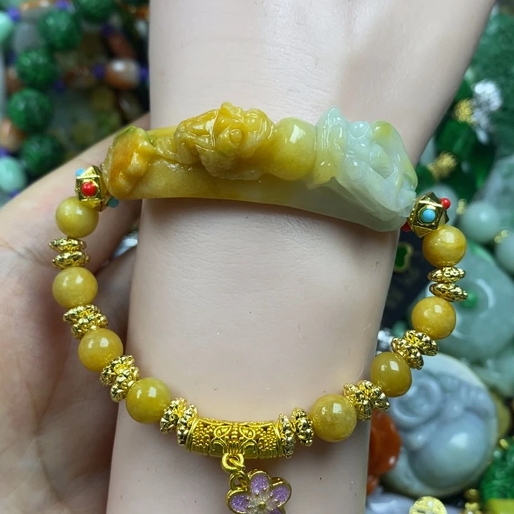 翡翠未镶嵌吊坠(赠链)