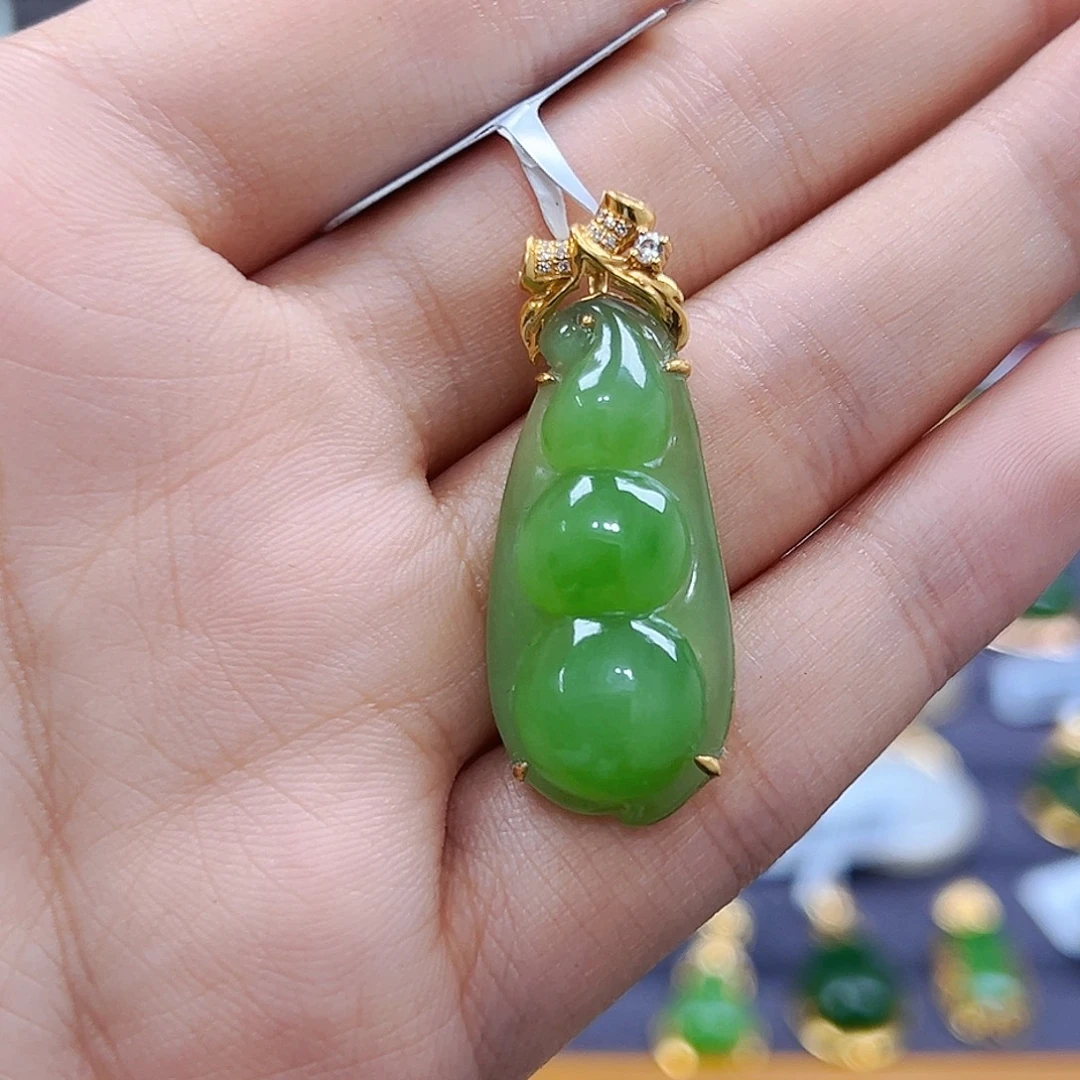 和田玉18K金镶嵌吊坠(赠链)