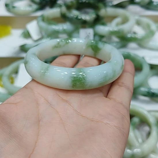 任***生透闪石-蛇纹石玉未镶嵌手镯
