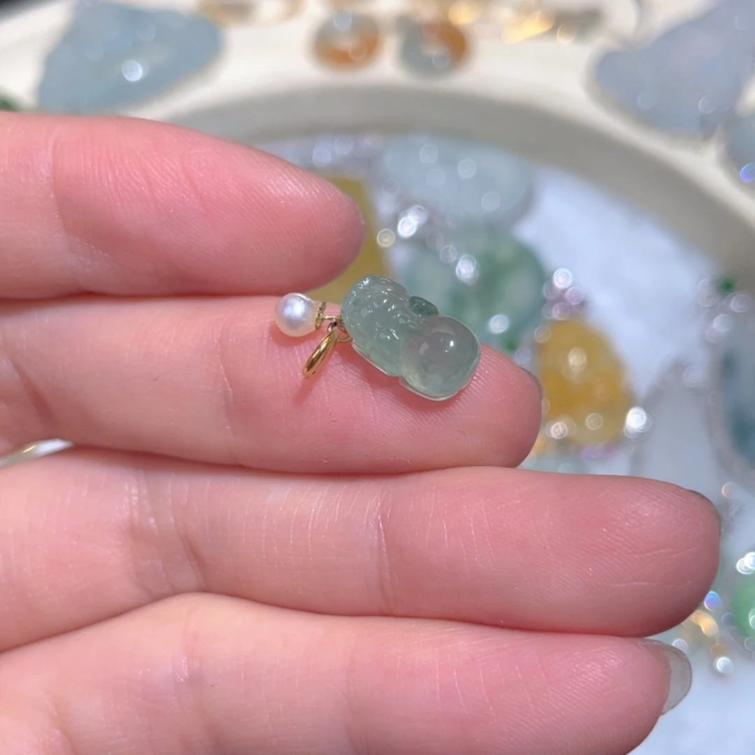 翡翠颈饰18K金镶嵌翡翠