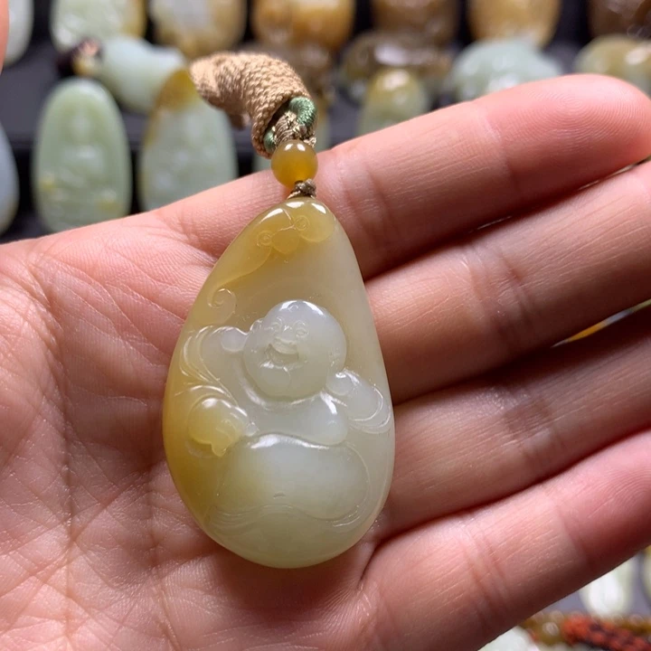 长***家和田玉（糖玉）未镶嵌颈饰