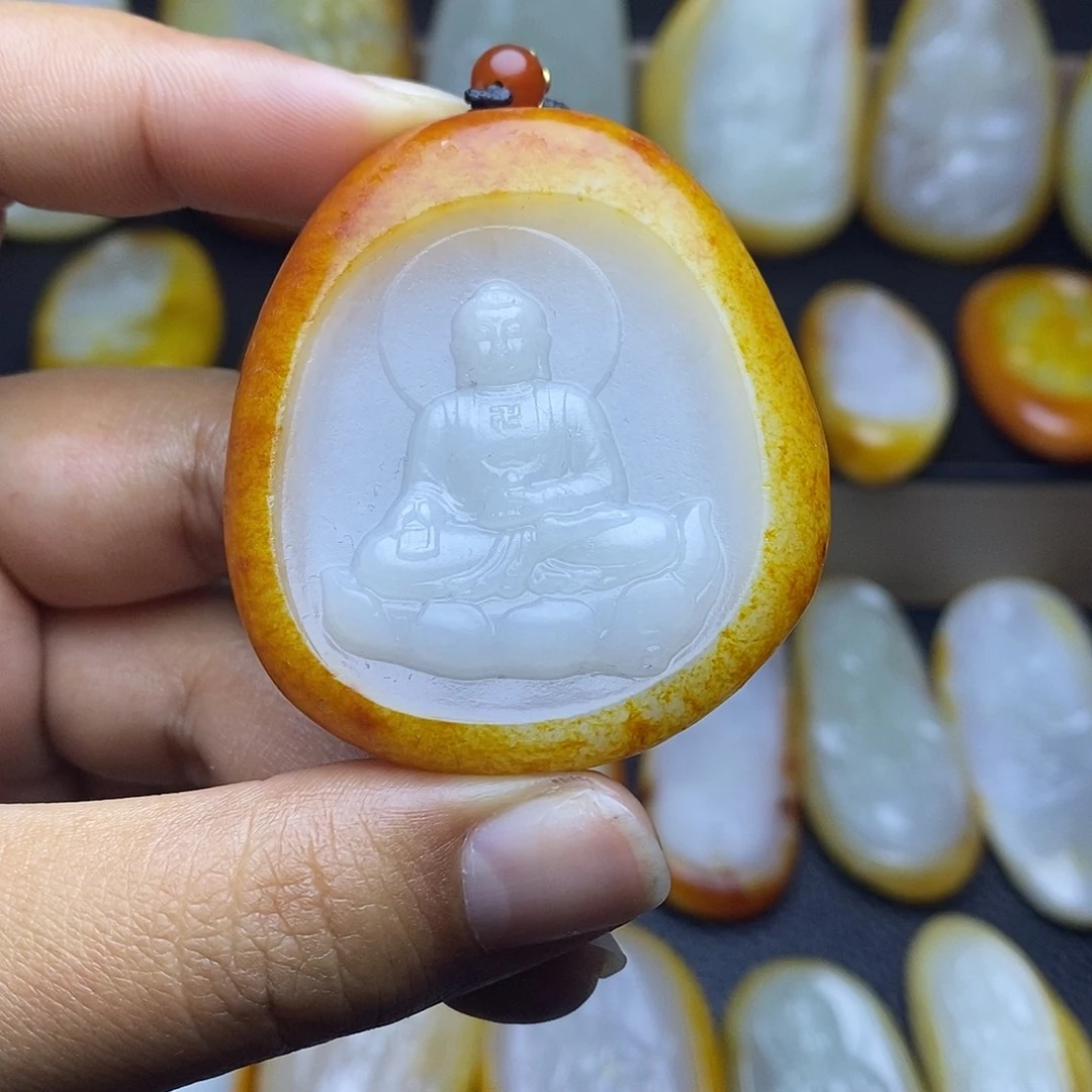 余***你和田玉（糖玉）未镶嵌颈饰