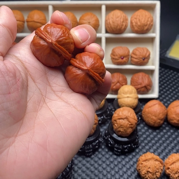 L***E文玩核桃吊坠精品小手捻