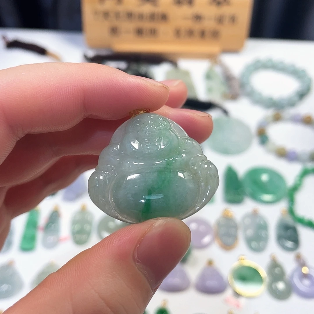 颈饰18K金镶嵌翡翠佛公