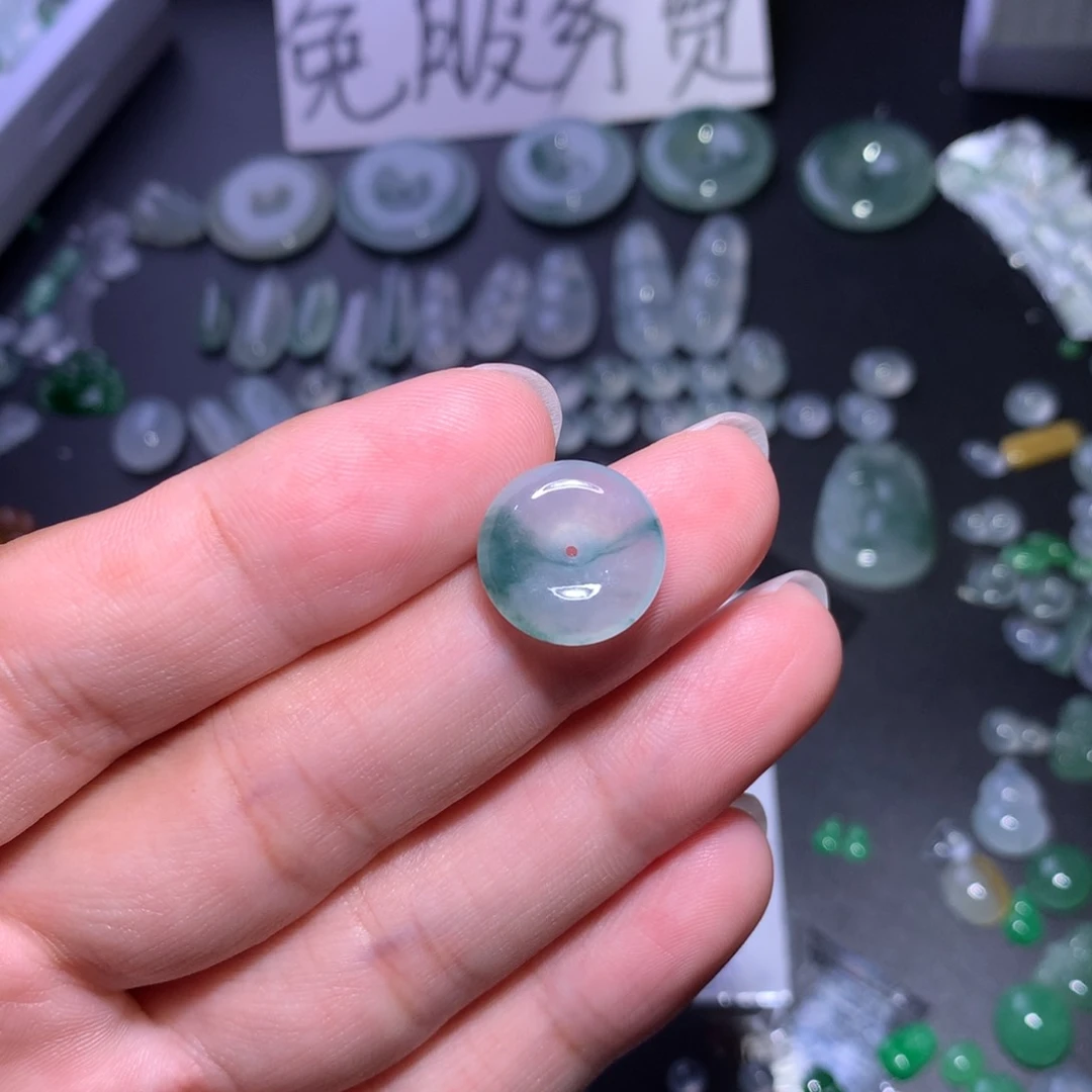 翡翠未镶嵌颈饰平安扣