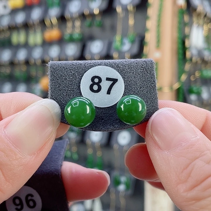 18K金镶嵌和田玉耳饰