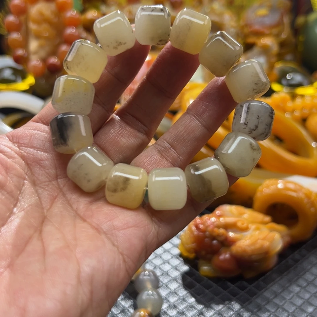 石英质玉未镶嵌颈饰