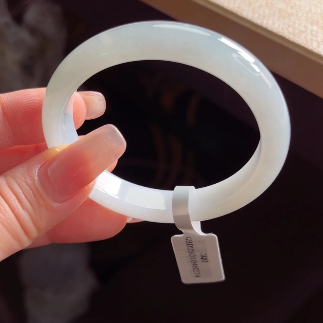 翡翠手镯未镶嵌手镯