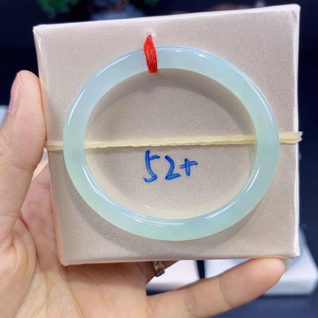 翡翠手镯未镶嵌翡翠手镯
