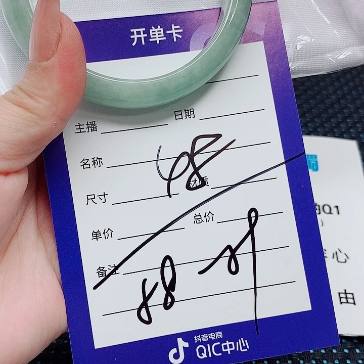 翡翠未镶嵌手镯（圆镯）