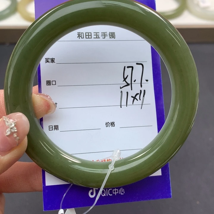 和田玉手镯未镶嵌