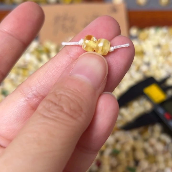 蜜蜡未镶嵌裸石6.2mm一对