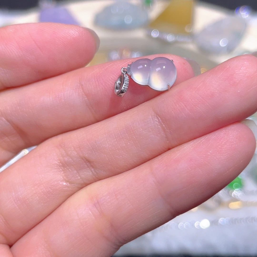 翡翠18K金镶嵌颈饰翡翠