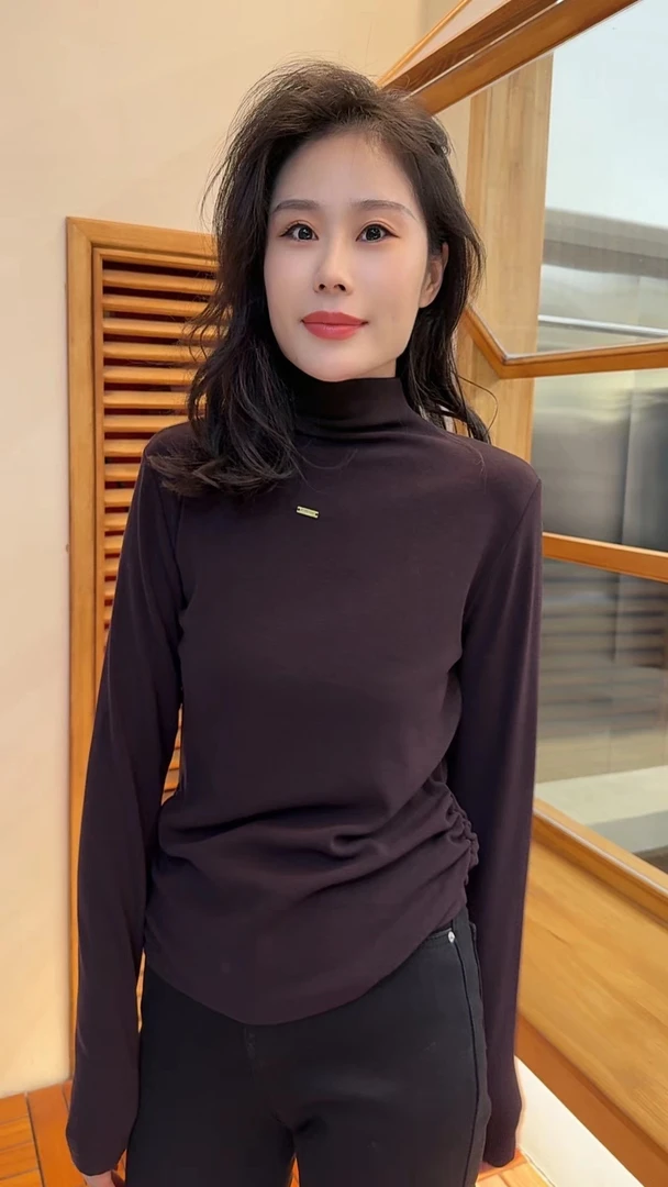 Miss huo 字母标半高领打底衫 6237