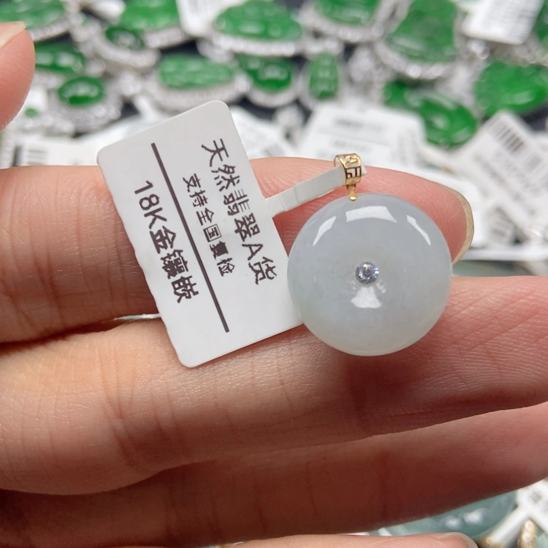 翡翠18K金镶嵌颈饰