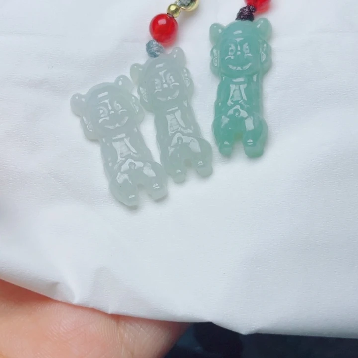 翡翠未镶嵌颈饰挂件
