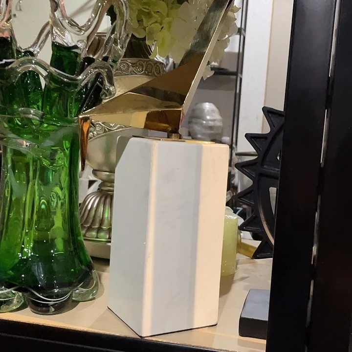 陶瓷花瓶部分（微瑕）