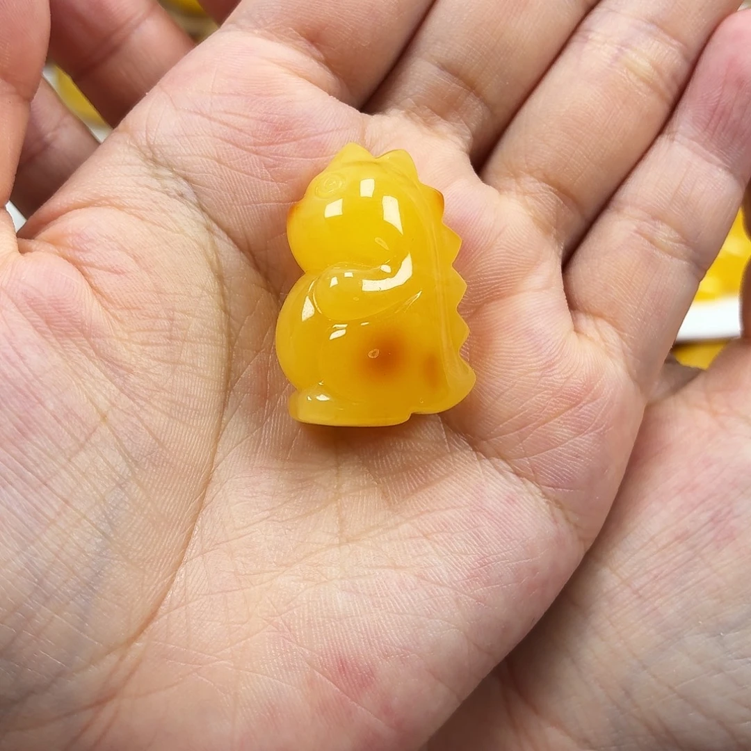 蜜蜡颈饰未镶嵌焦皮俏色奶龙