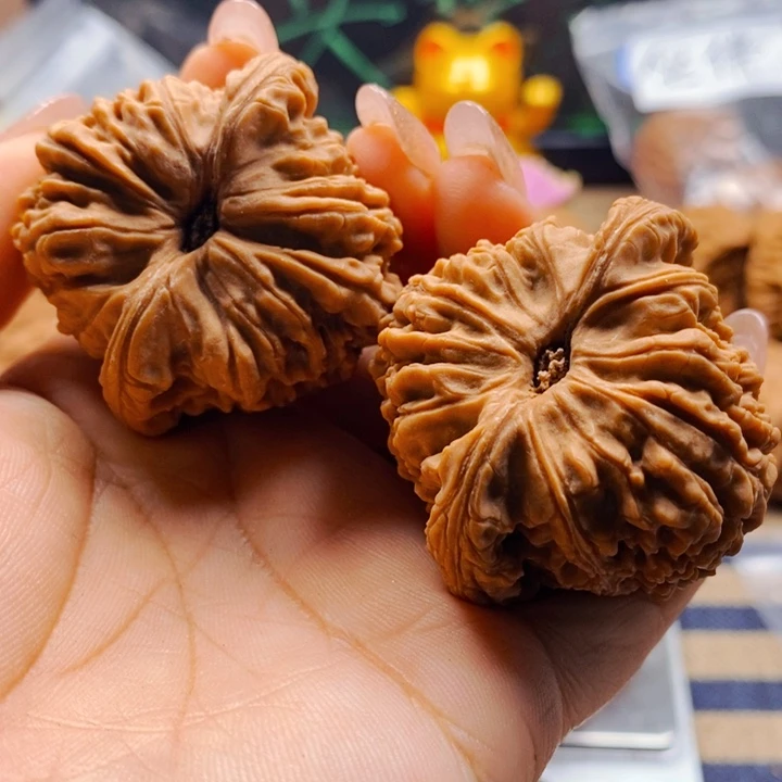 圳***阀文玩核桃把件南江石