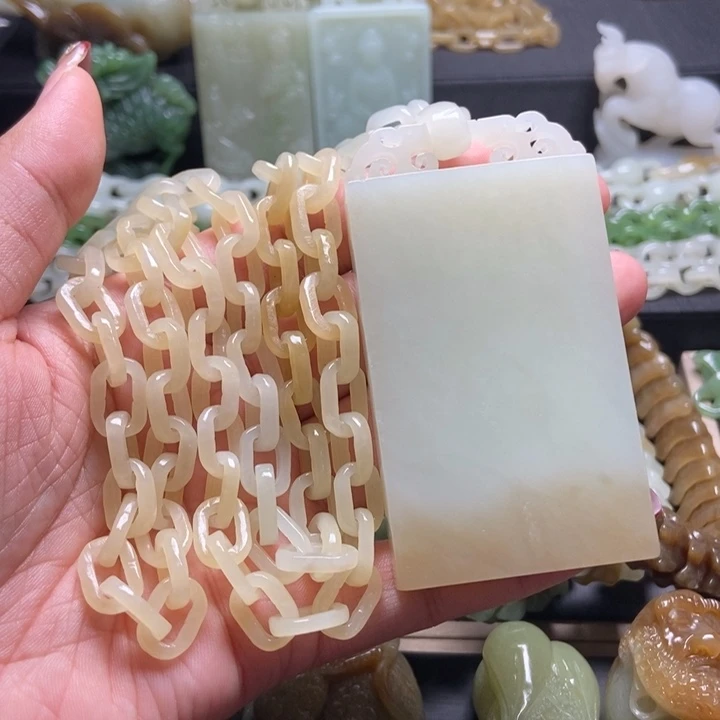 颈饰未镶嵌和田玉.****溟