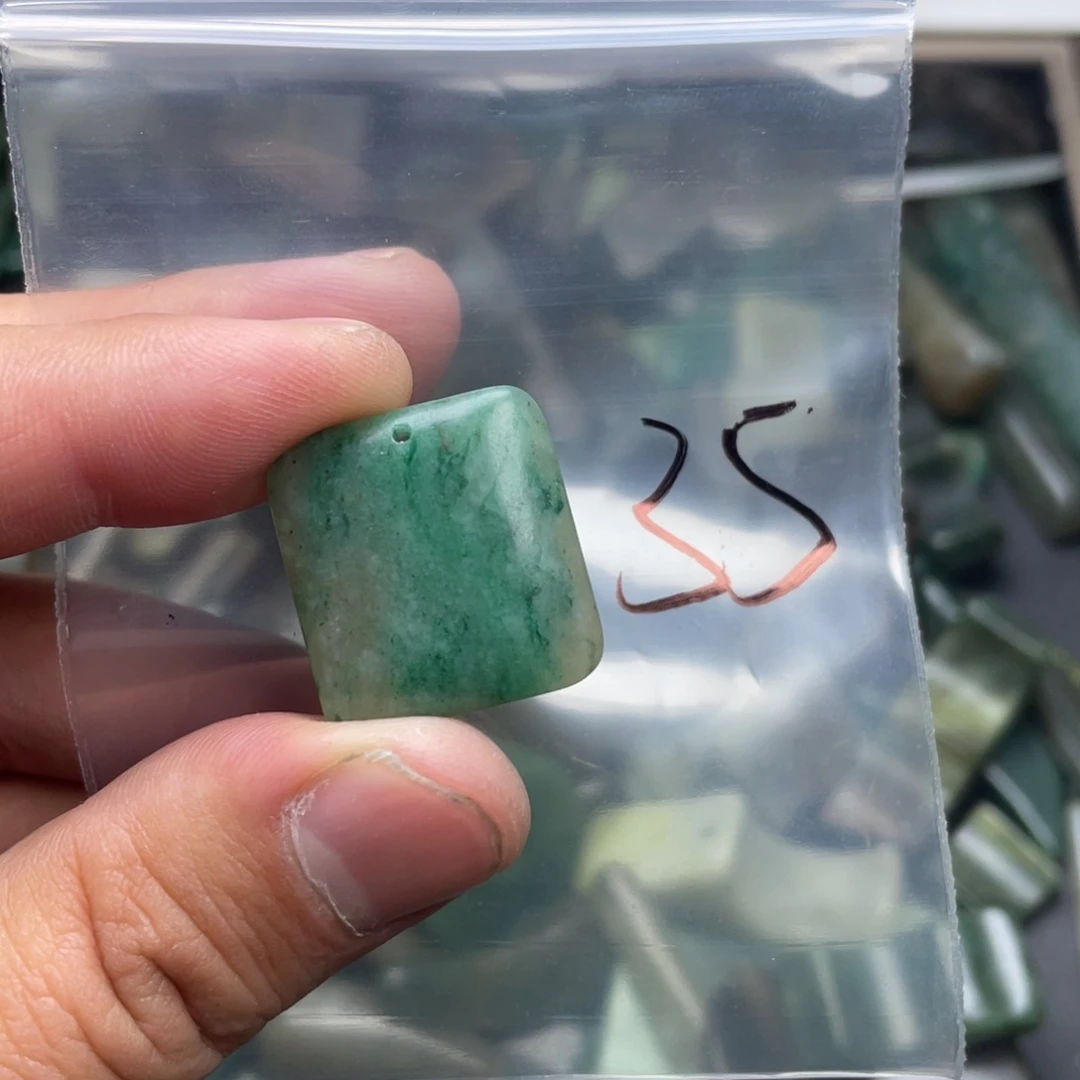 独山玉未镶嵌珠宝半成品