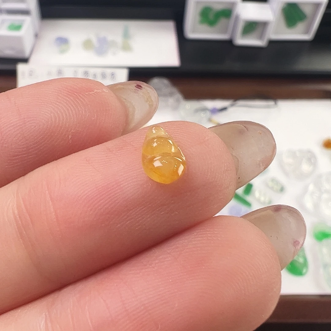 颈饰未镶嵌翡翠黄翡福豆