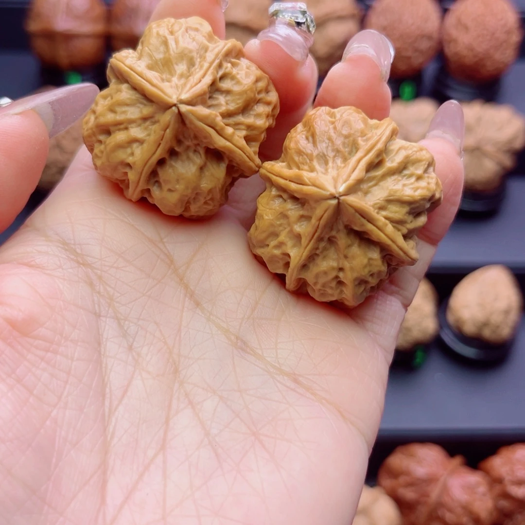 文玩核桃吊坠四棱