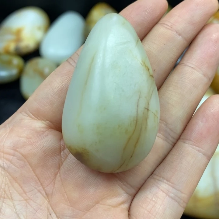 未镶嵌和田玉（糖玉）挂件《**》