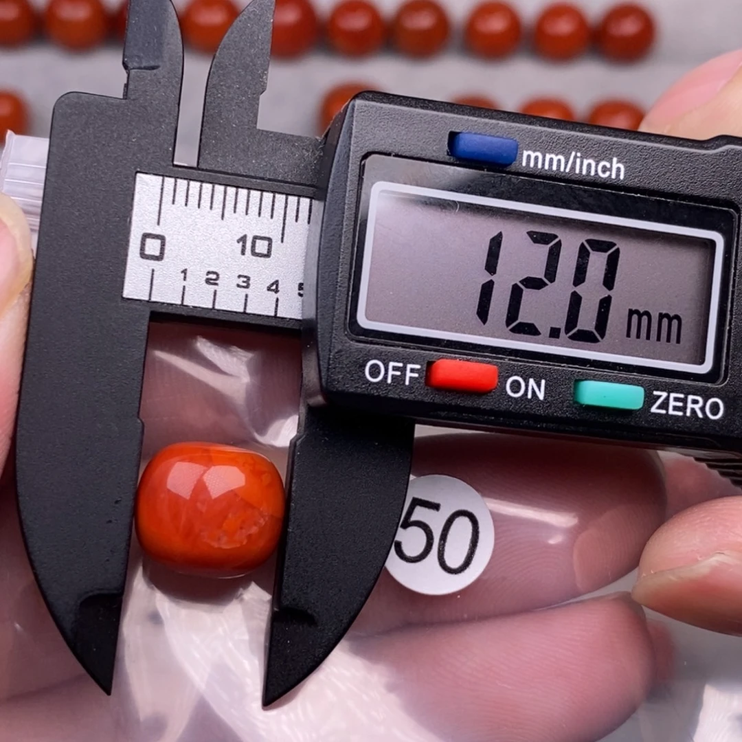 南红玛瑙未镶嵌配饰有瑕疵