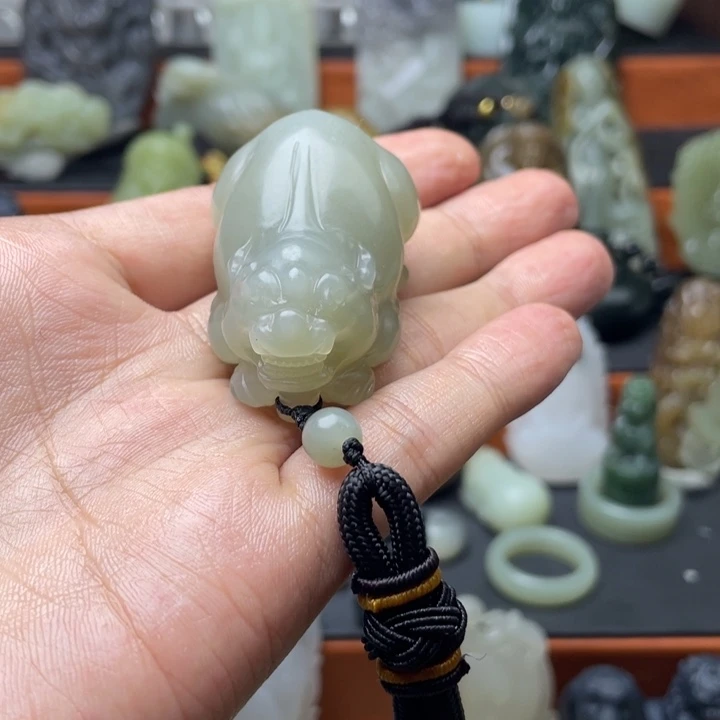 用***7和田玉未镶嵌挂件