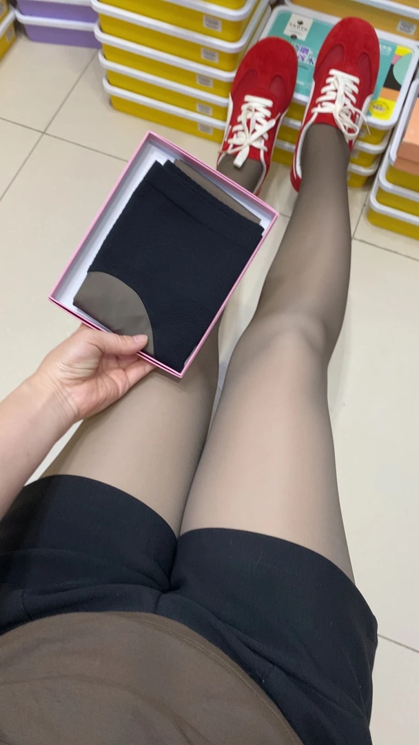(三角档约100克200克300克）超透收腹提臀一体水光黑丝透肤裤