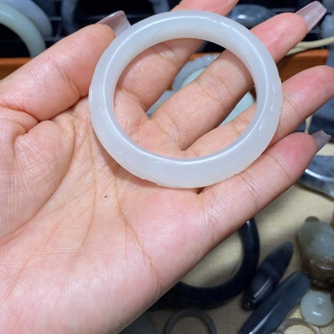 花***罐和田玉未镶嵌颈饰