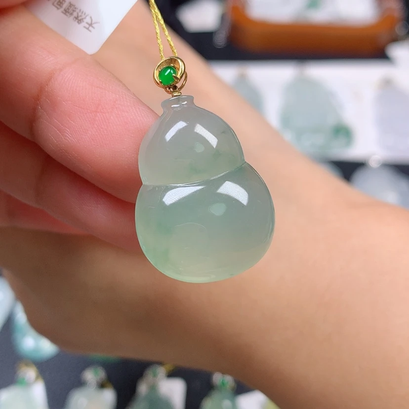 【闪购商品】翡翠18K金镶嵌颈饰葫芦