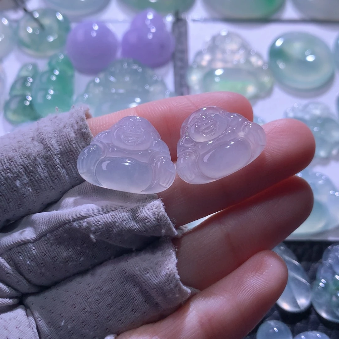 翡翠未镶嵌颈饰一对