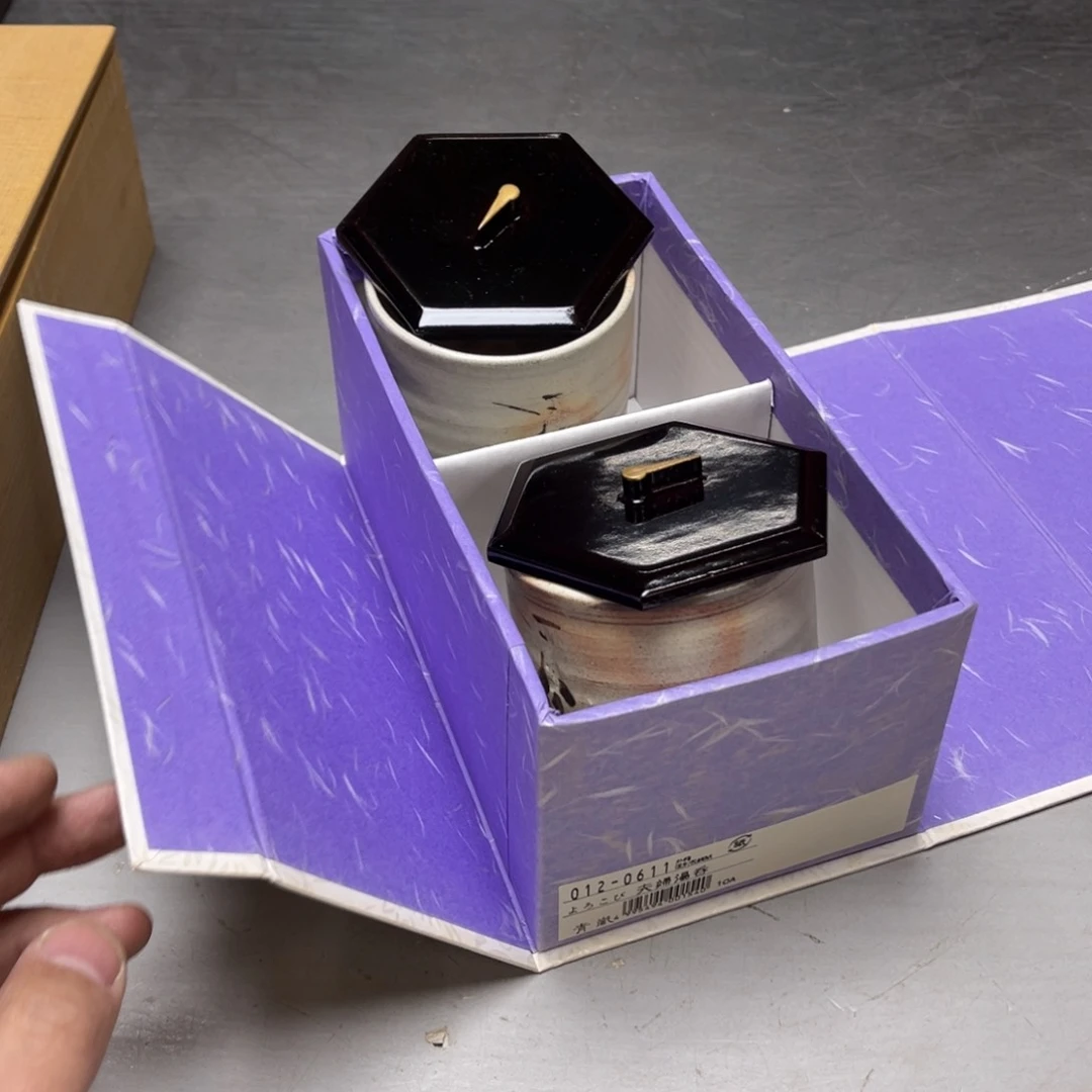 瓷片?密密麻麻地排列着一个