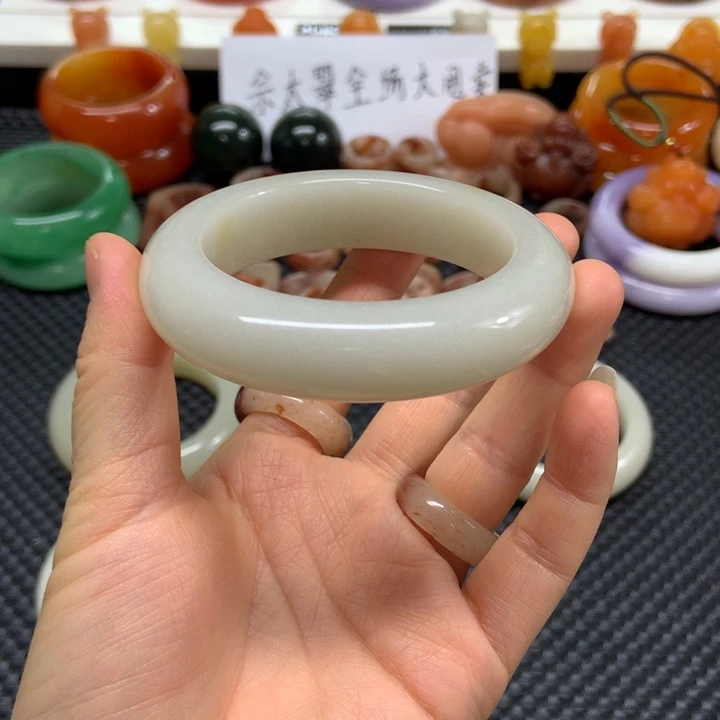 石英质玉未镶嵌手镯