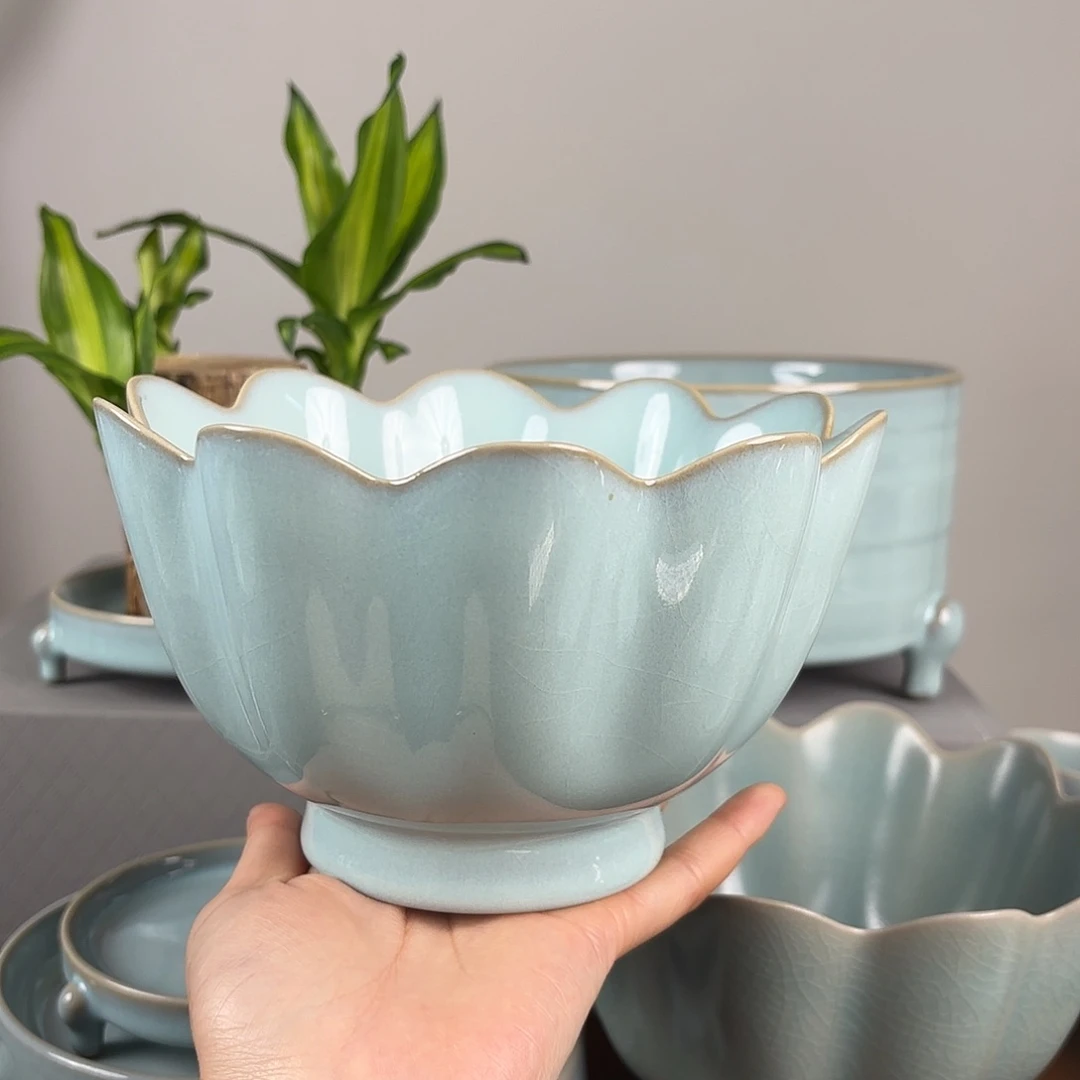 摆件天青釉大号莲花碗微瑕