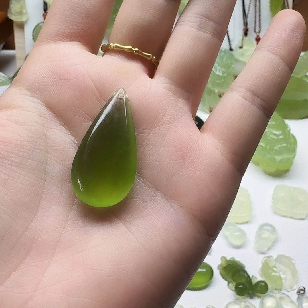 传***说合金蛇纹石玉颈饰