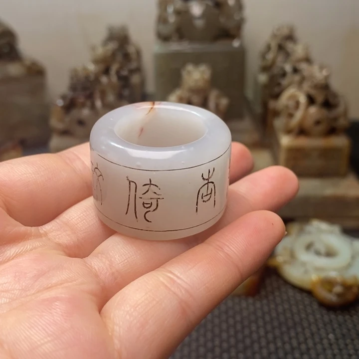 颈饰未镶嵌和田玉（糖玉）