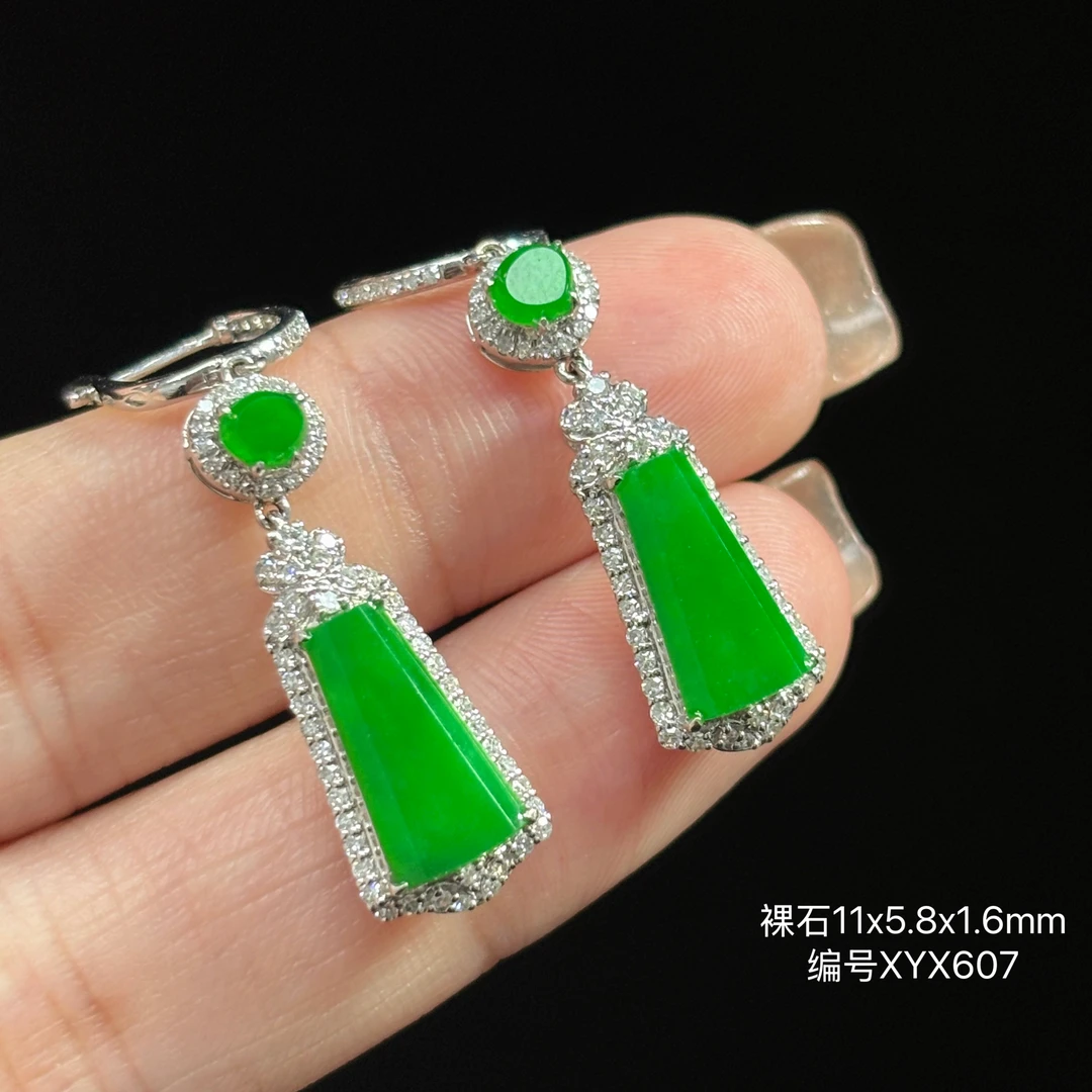 《缅甸珠宝严选》缅甸翡翠冰阳绿无事牌耳饰（下单质询客服）XYX