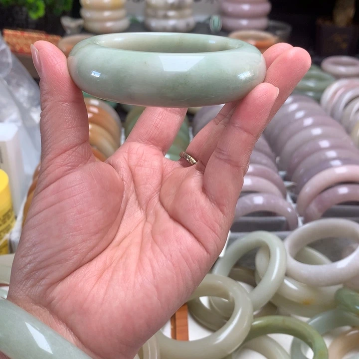 石英质玉（佘太翠）未镶嵌手镯55.8