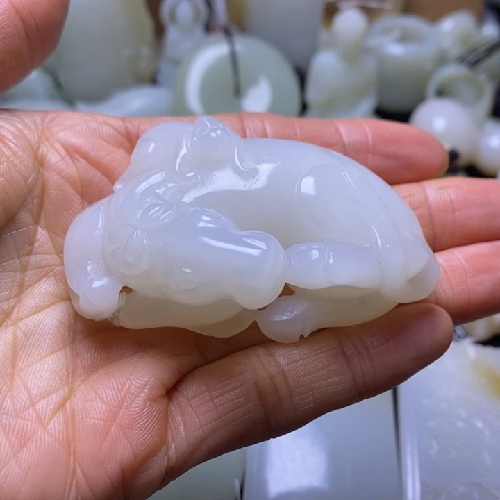 和田玉未镶嵌把件